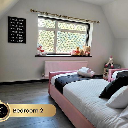 4 Bedroom House, Heathrow Airport, Luxe Inn Colnbrook Exterior foto