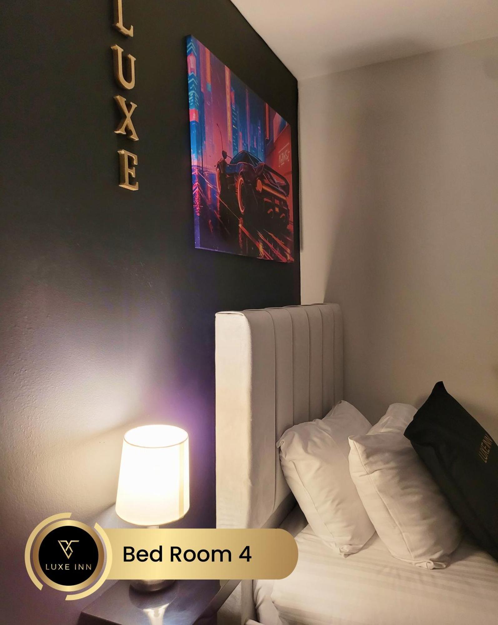 4 Bedroom House, Heathrow Airport, Luxe Inn Colnbrook Exterior foto
