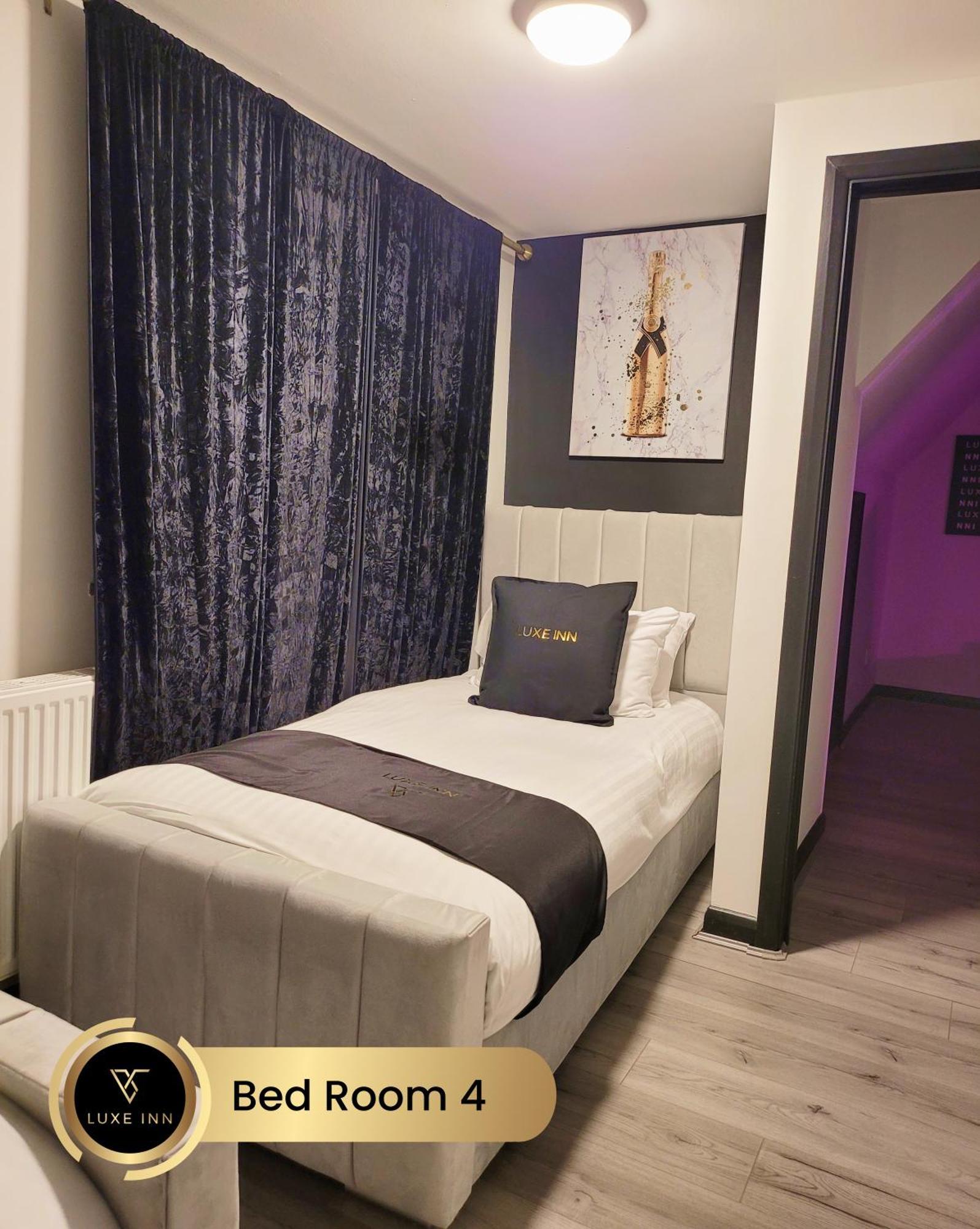 4 Bedroom House, Heathrow Airport, Luxe Inn Colnbrook Exterior foto