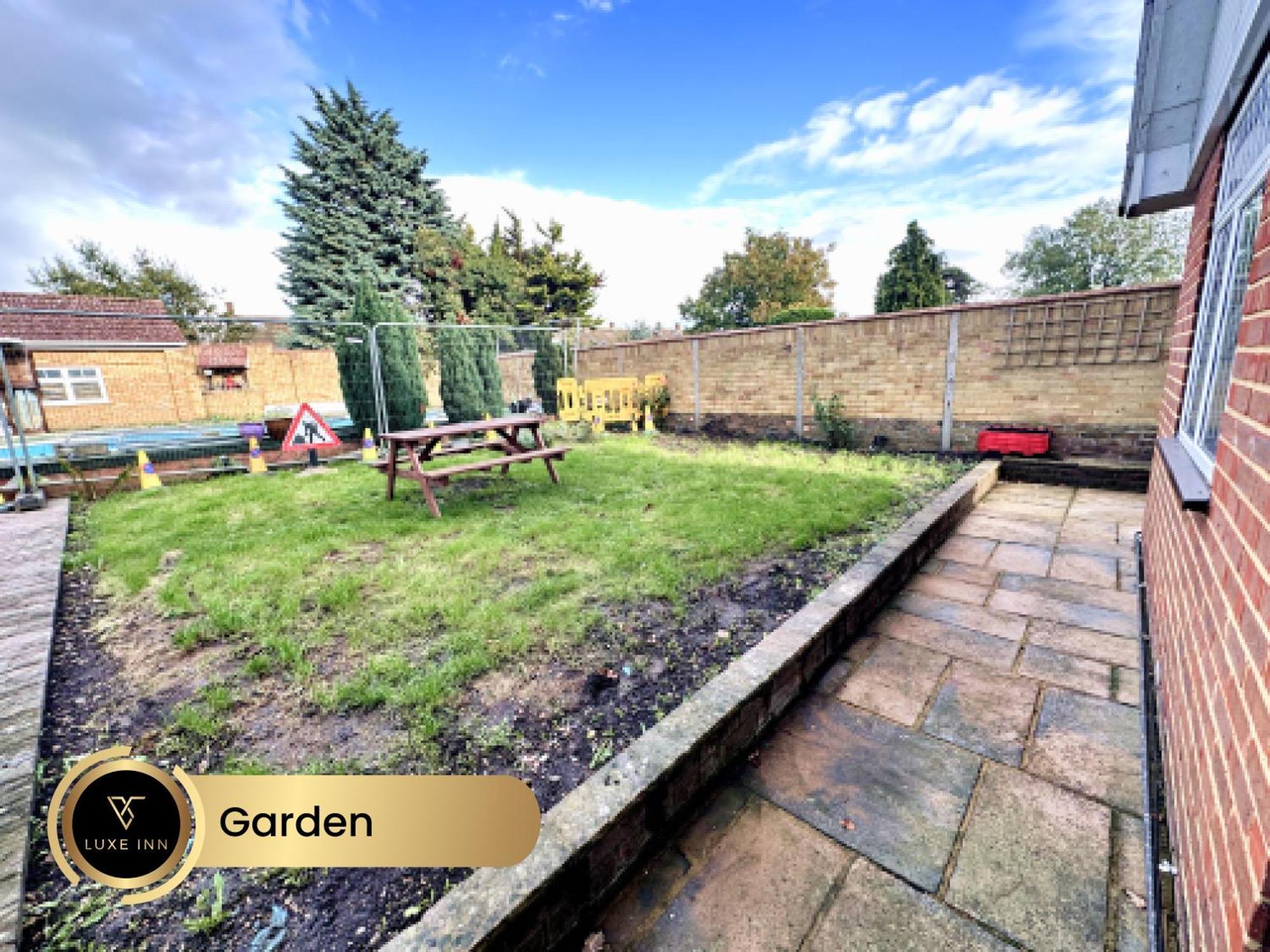 4 Bedroom House, Heathrow Airport, Luxe Inn Colnbrook Exterior foto