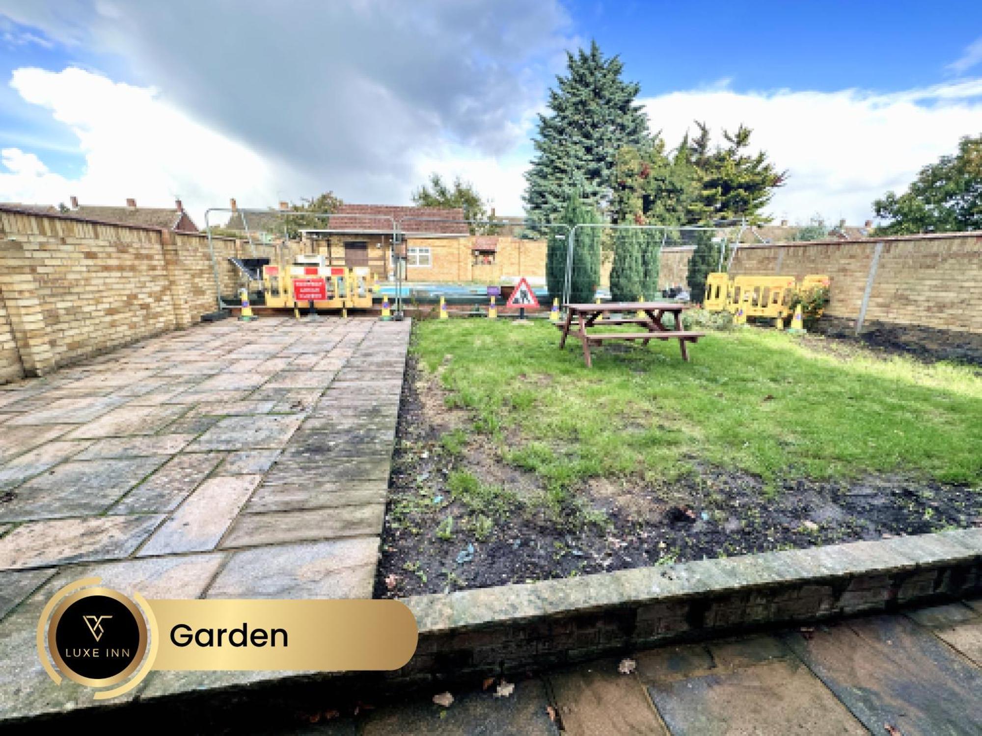 4 Bedroom House, Heathrow Airport, Luxe Inn Colnbrook Exterior foto