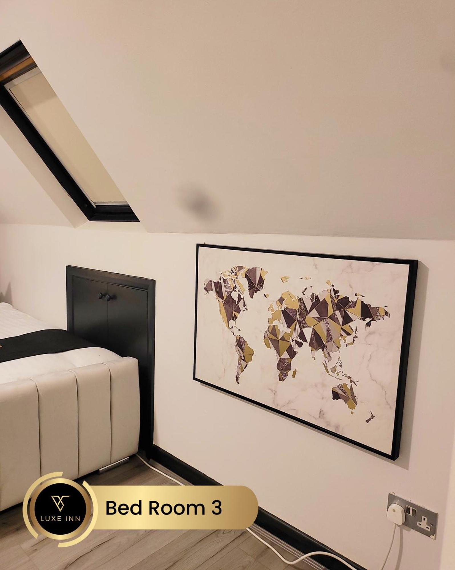 4 Bedroom House, Heathrow Airport, Luxe Inn Colnbrook Exterior foto