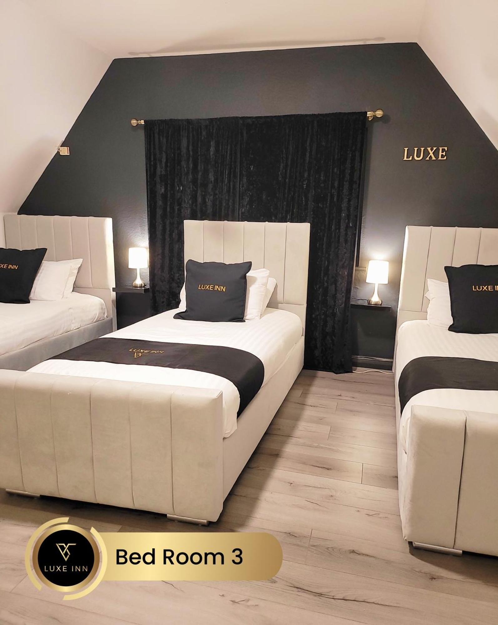 4 Bedroom House, Heathrow Airport, Luxe Inn Colnbrook Exterior foto