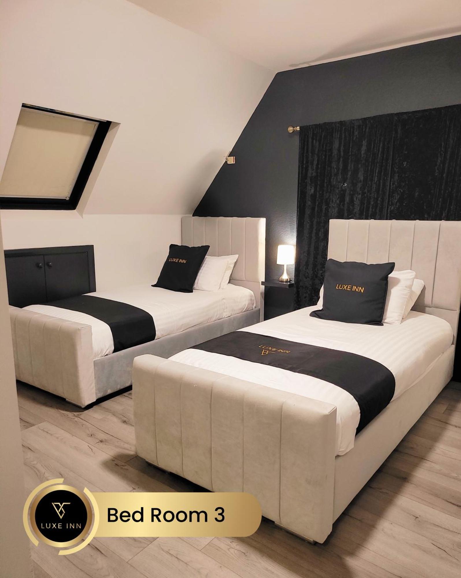 4 Bedroom House, Heathrow Airport, Luxe Inn Colnbrook Exterior foto