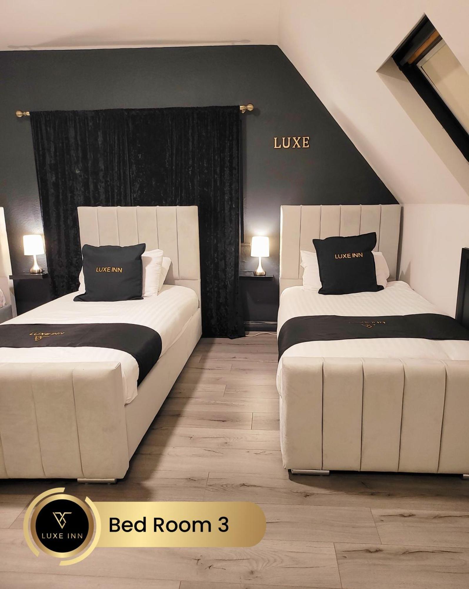 4 Bedroom House, Heathrow Airport, Luxe Inn Colnbrook Exterior foto