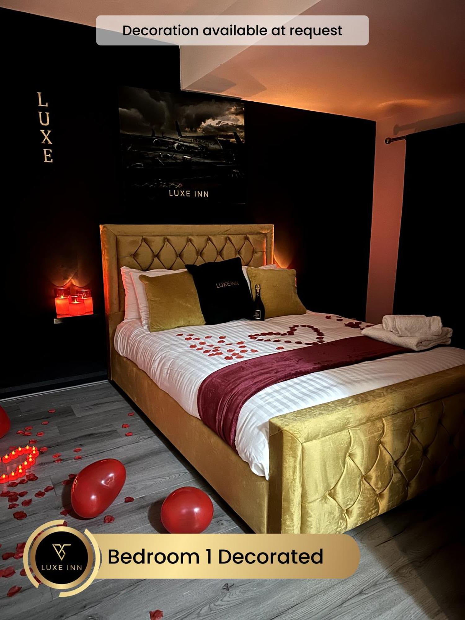 4 Bedroom House, Heathrow Airport, Luxe Inn Colnbrook Exterior foto