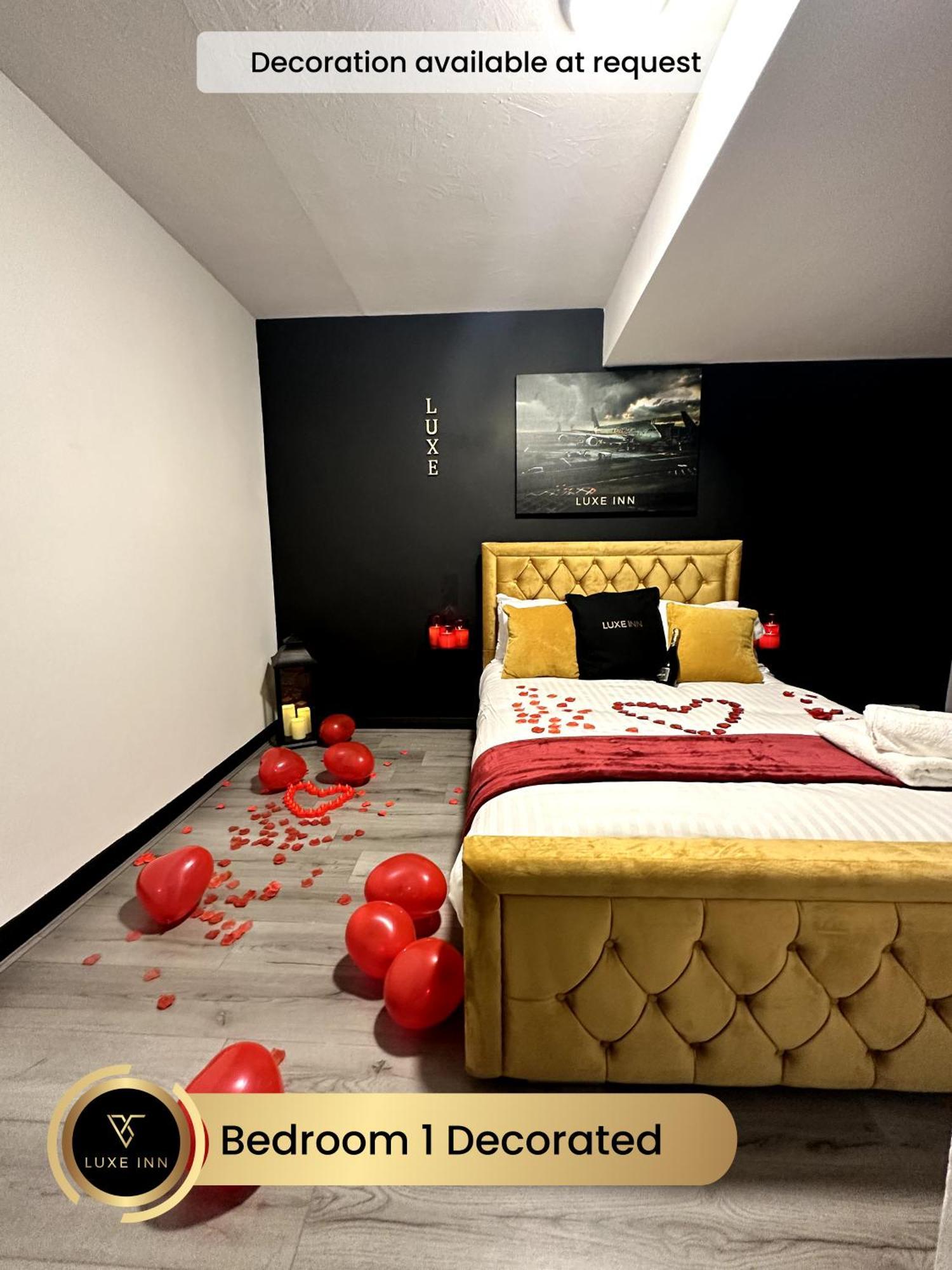 4 Bedroom House, Heathrow Airport, Luxe Inn Colnbrook Exterior foto