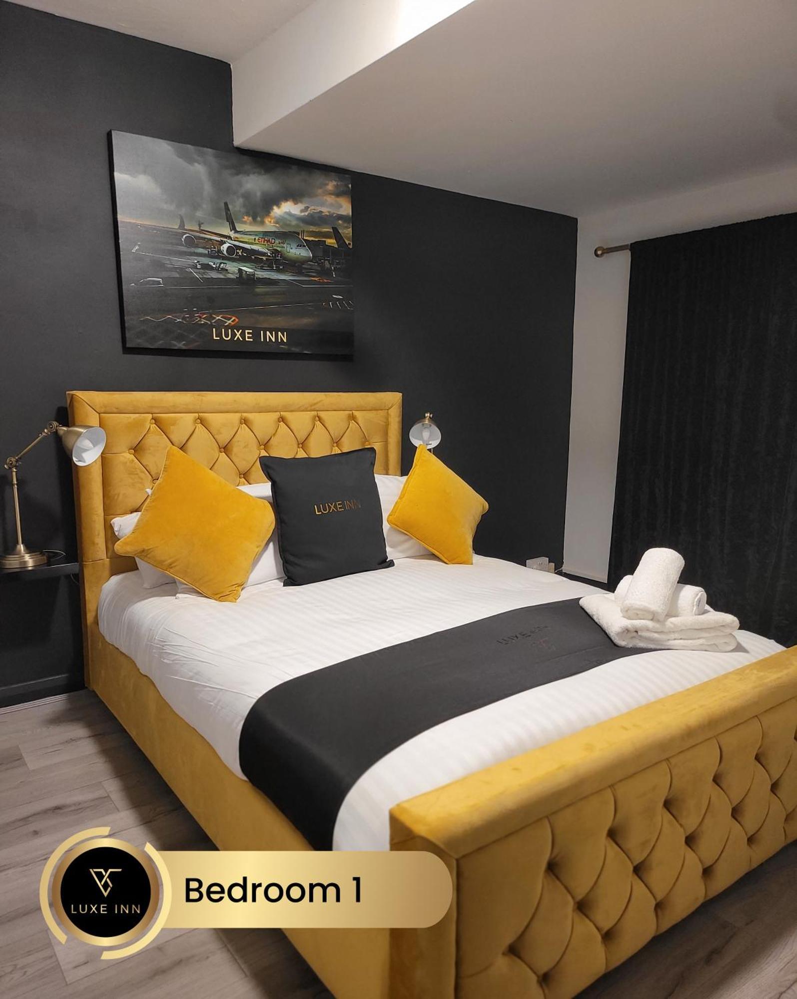 4 Bedroom House, Heathrow Airport, Luxe Inn Colnbrook Exterior foto