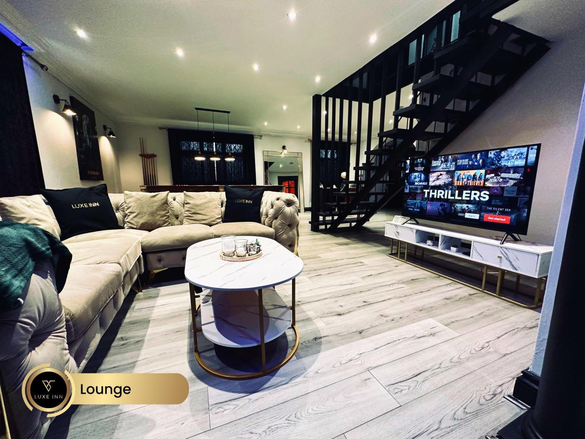 4 Bedroom House, Heathrow Airport, Luxe Inn Colnbrook Exterior foto