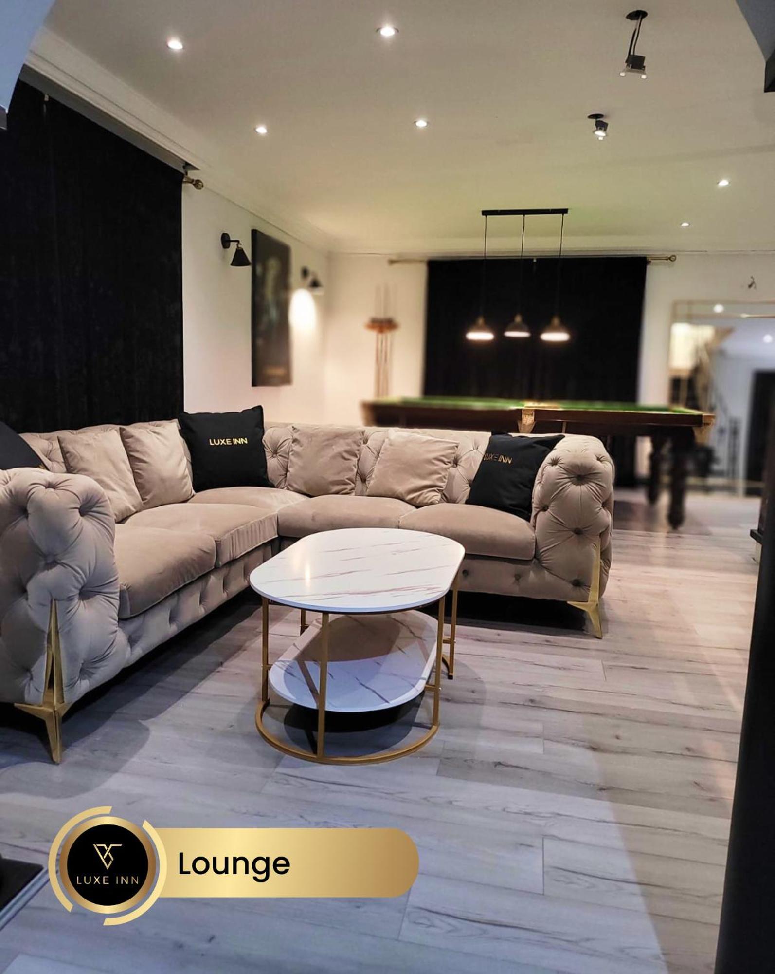 4 Bedroom House, Heathrow Airport, Luxe Inn Colnbrook Exterior foto