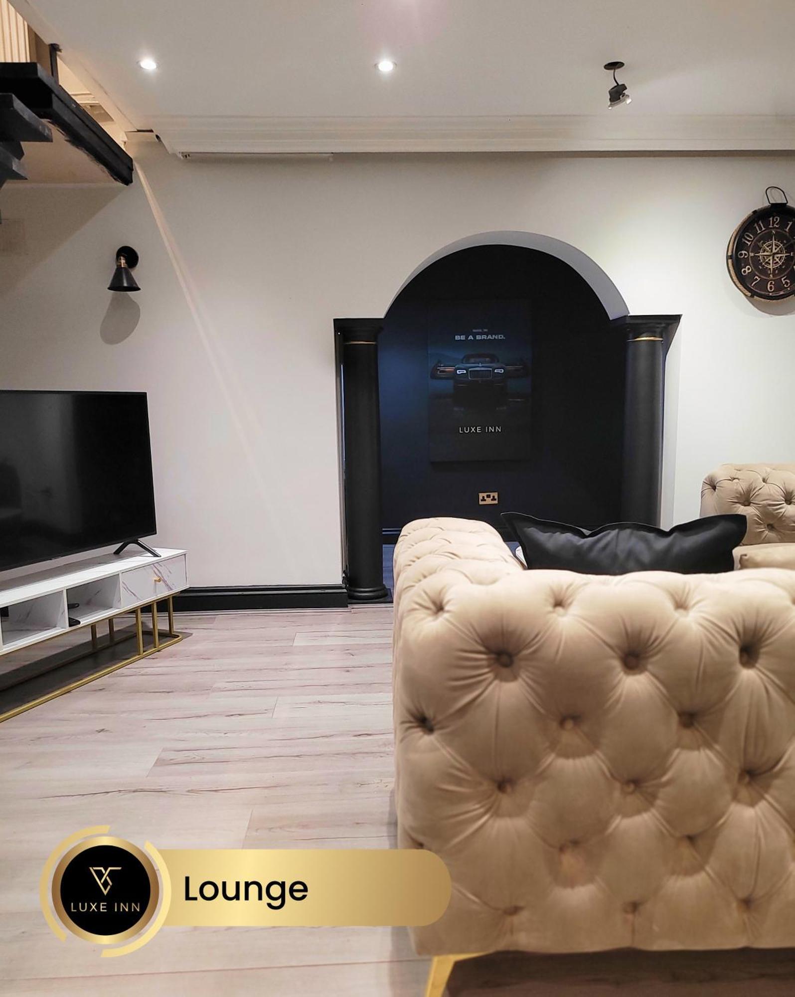 4 Bedroom House, Heathrow Airport, Luxe Inn Colnbrook Exterior foto